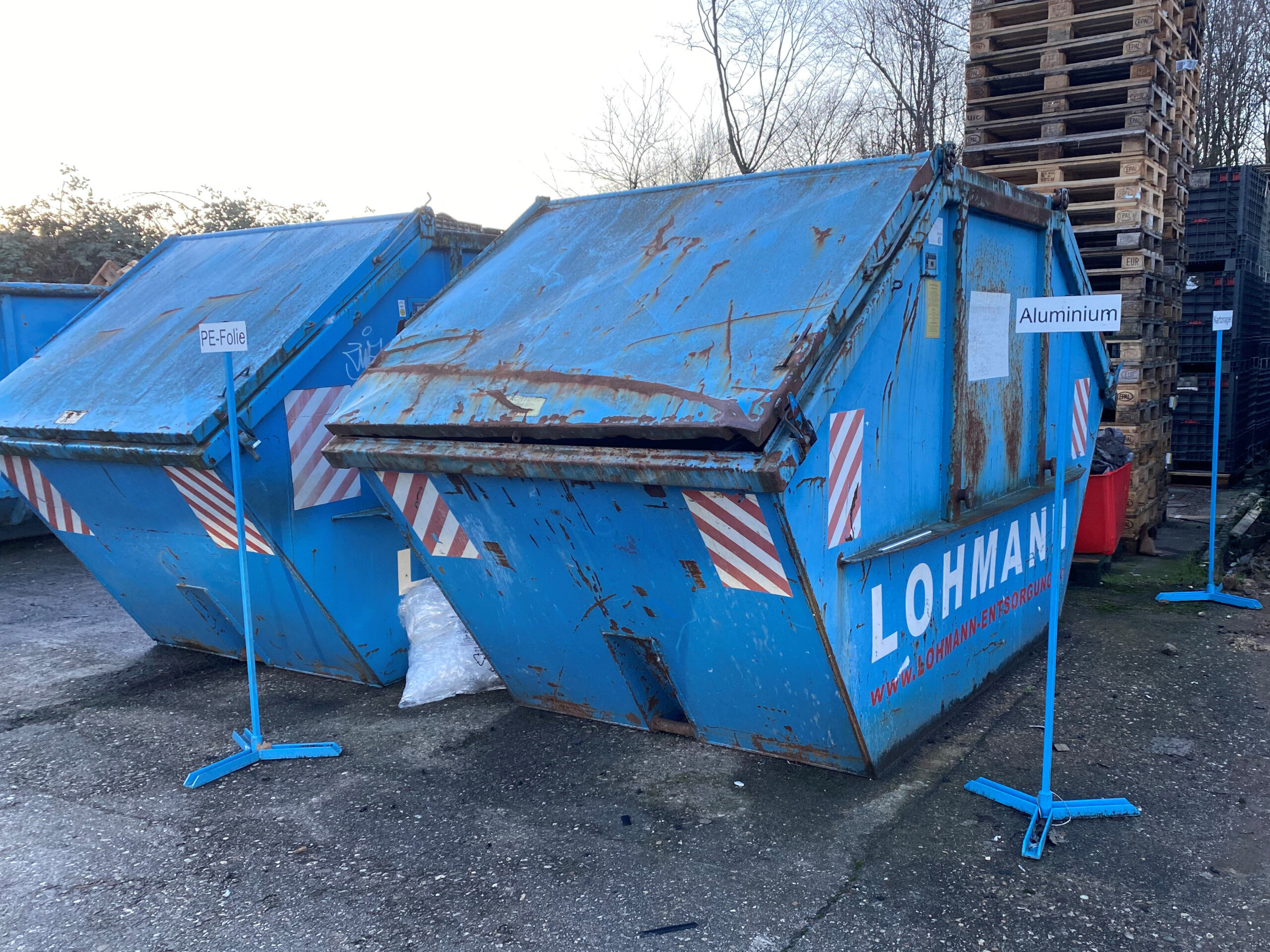 recycling-02 4-3 Müllcontainer für Recycling von Produktionsabfällen von Koffern bei bwh in Bevergern